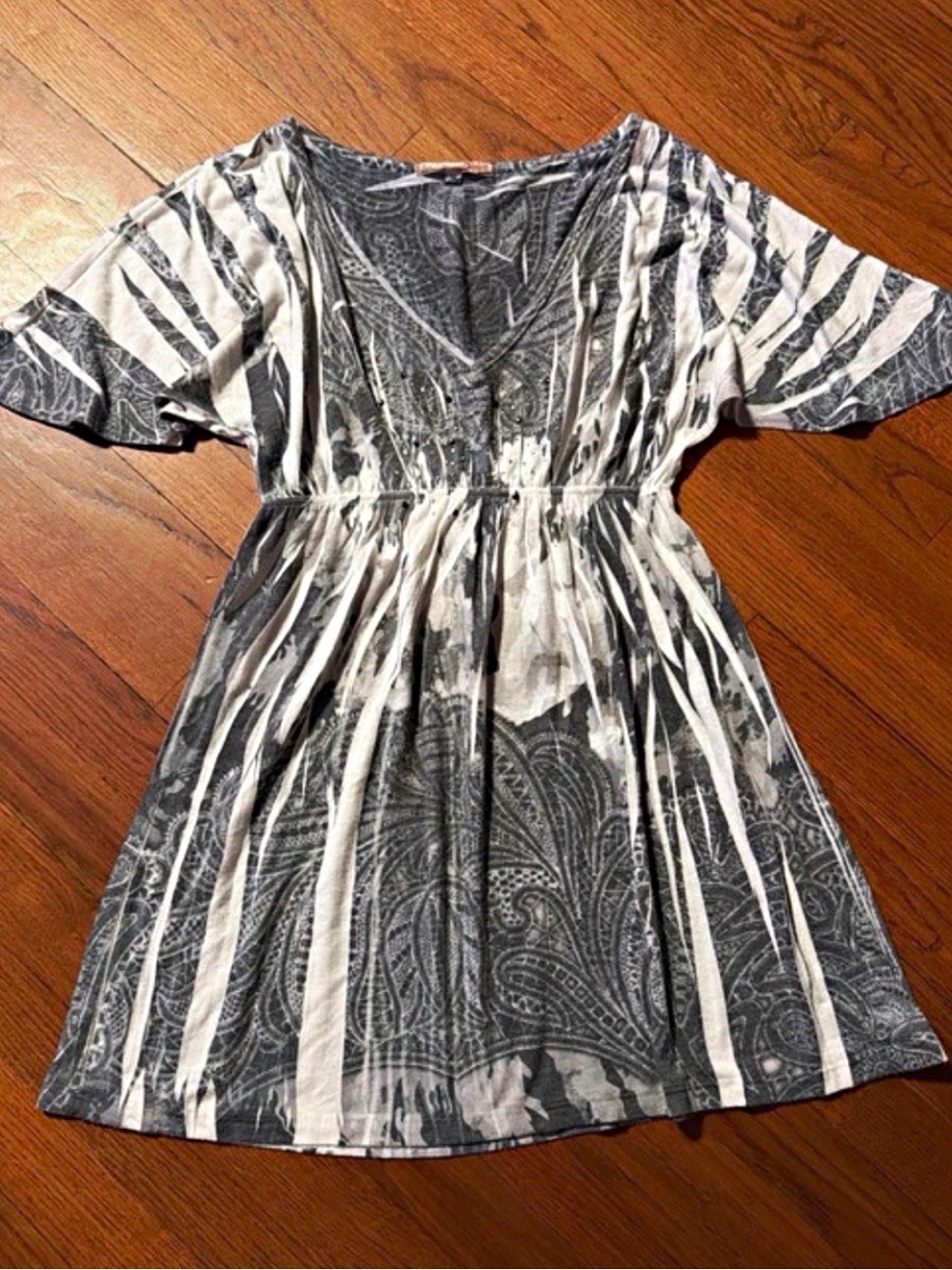 Y2K Juliet’s Closet Women's Gray and White Printed V-Neck Dress